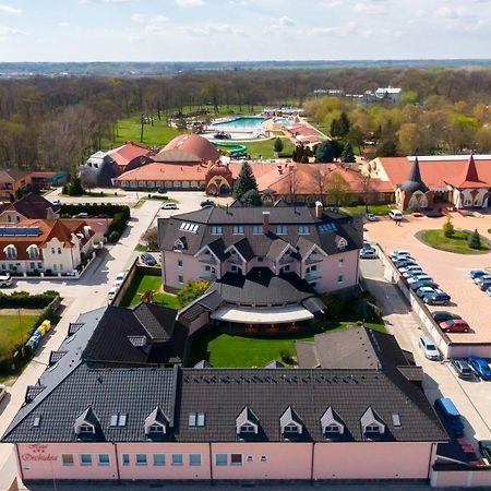 Spa & Wellness Hotel Orchidea Veľký Meder 外观 照片