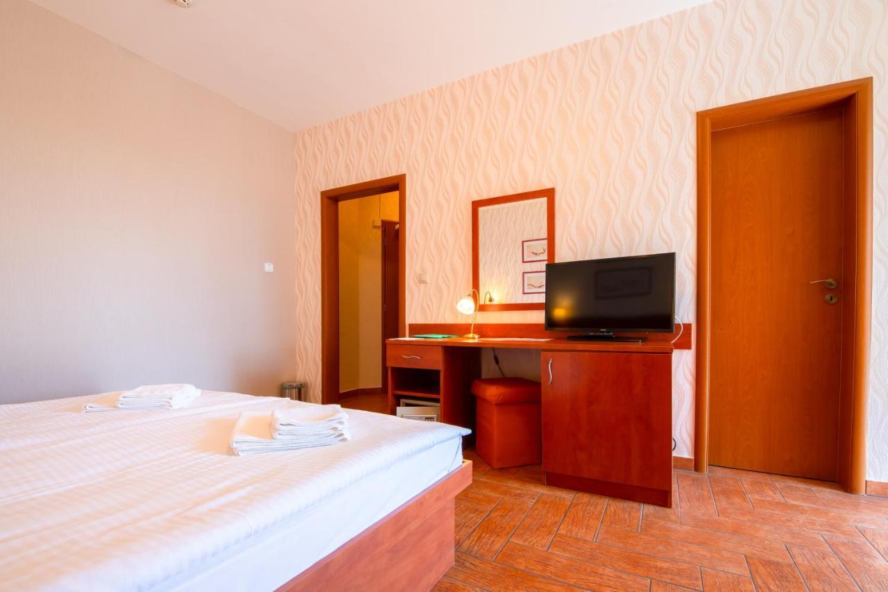 Spa & Wellness Hotel Orchidea Veľký Meder 外观 照片
