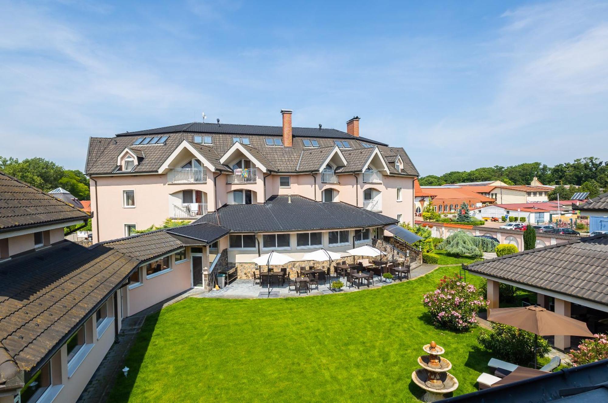 Spa & Wellness Hotel Orchidea Veľký Meder 外观 照片
