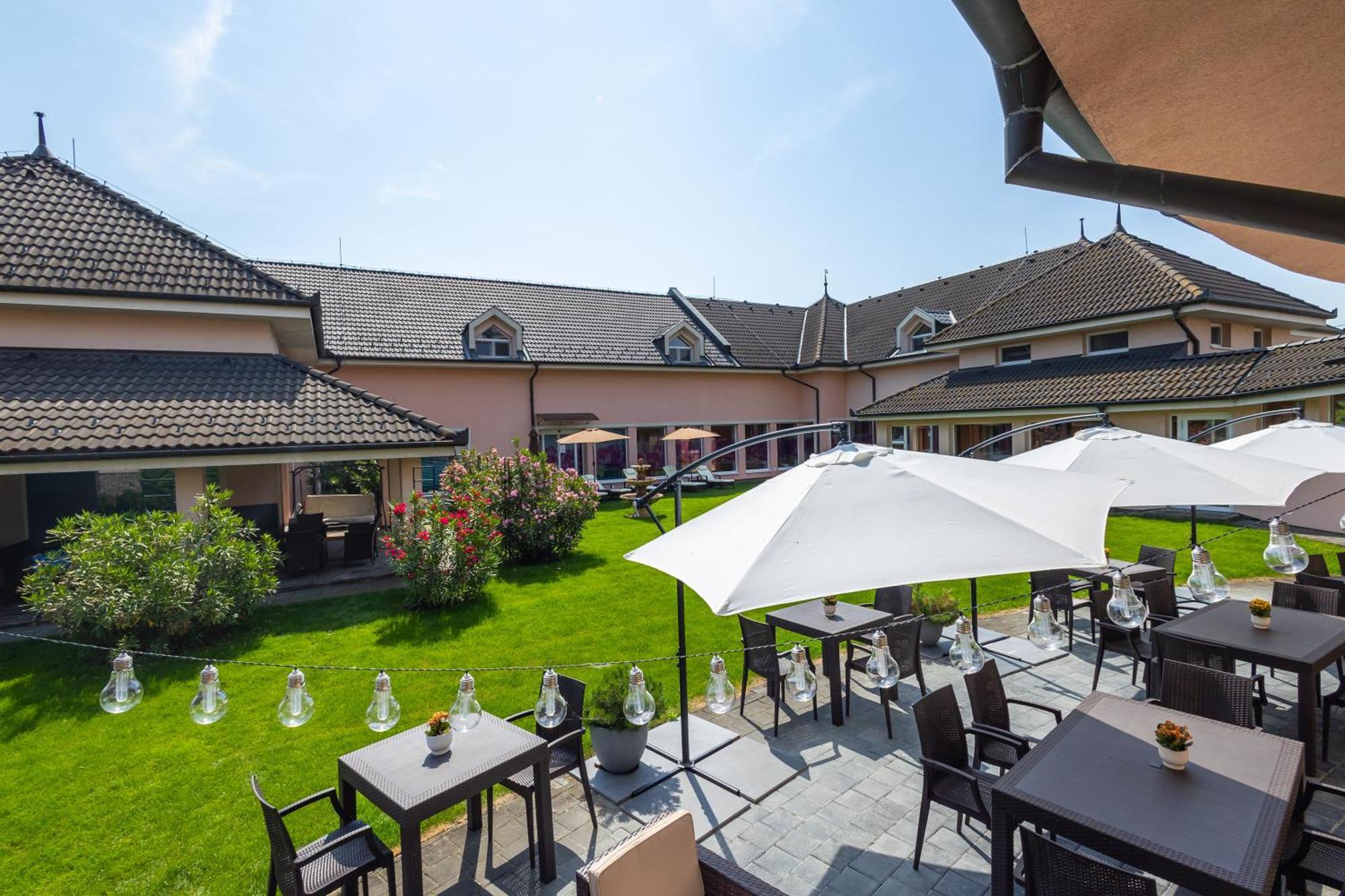 Spa & Wellness Hotel Orchidea Veľký Meder 外观 照片