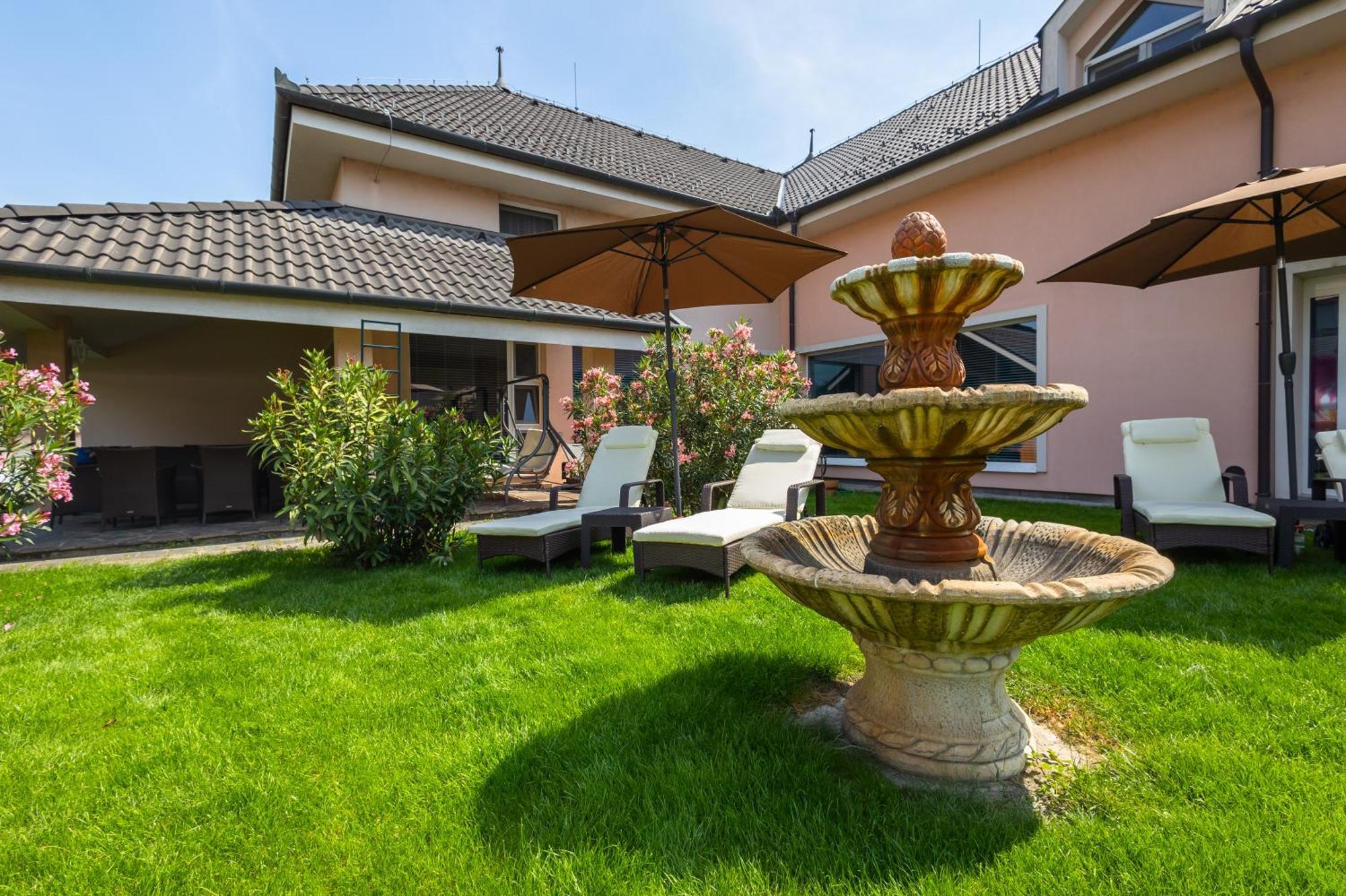 Spa & Wellness Hotel Orchidea Veľký Meder 外观 照片