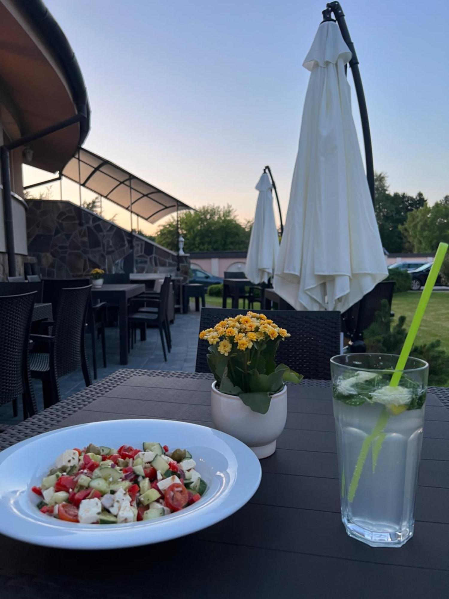 Spa & Wellness Hotel Orchidea Veľký Meder 外观 照片