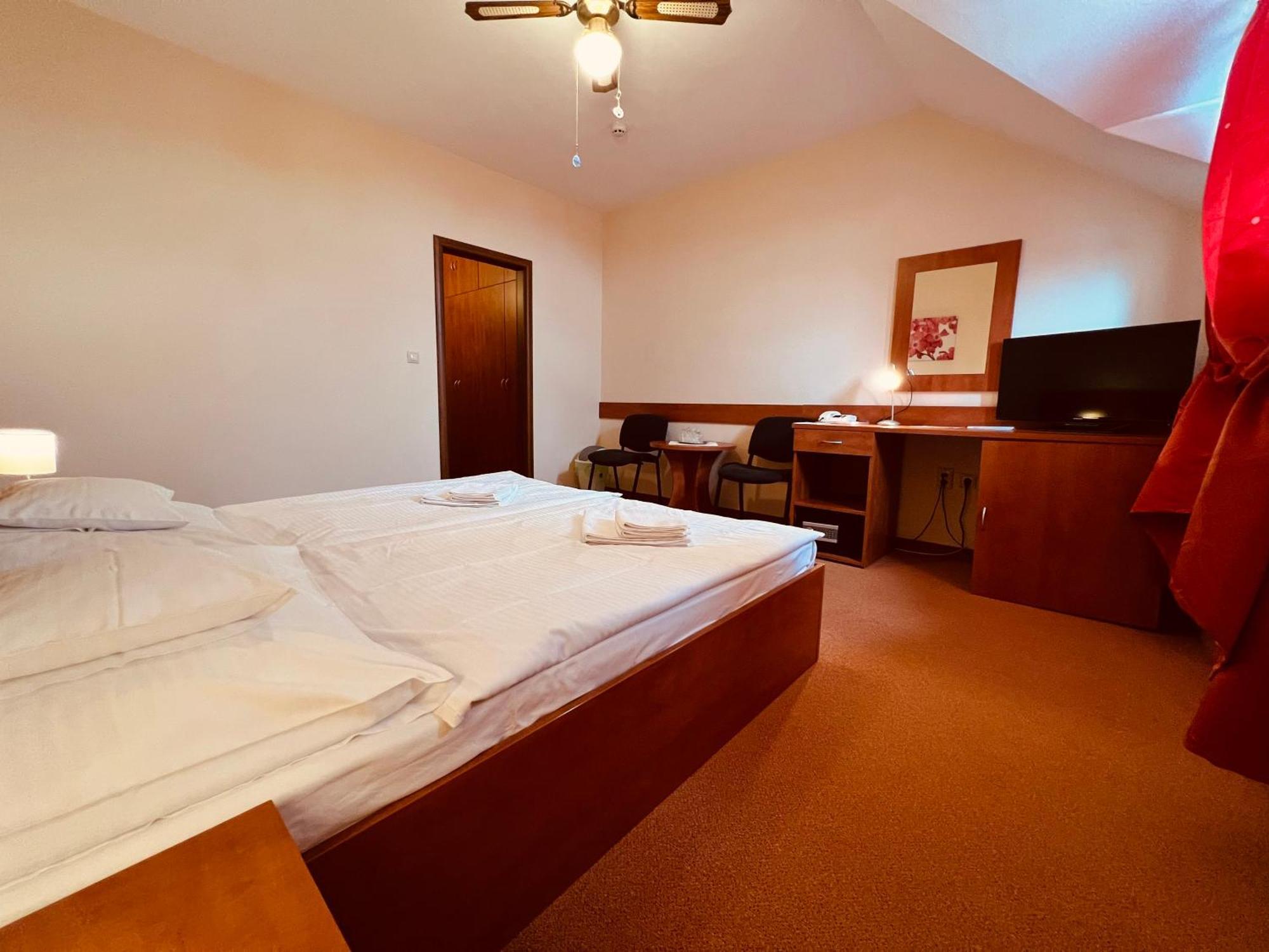 Spa & Wellness Hotel Orchidea Veľký Meder 外观 照片