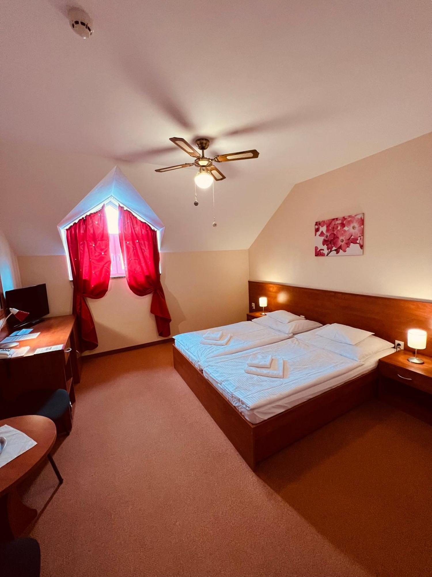 Spa & Wellness Hotel Orchidea Veľký Meder 外观 照片